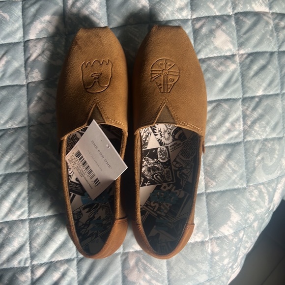 Toms Star Wars edition, brown nubuck size 6.5 never worn - Picture 2 of 4